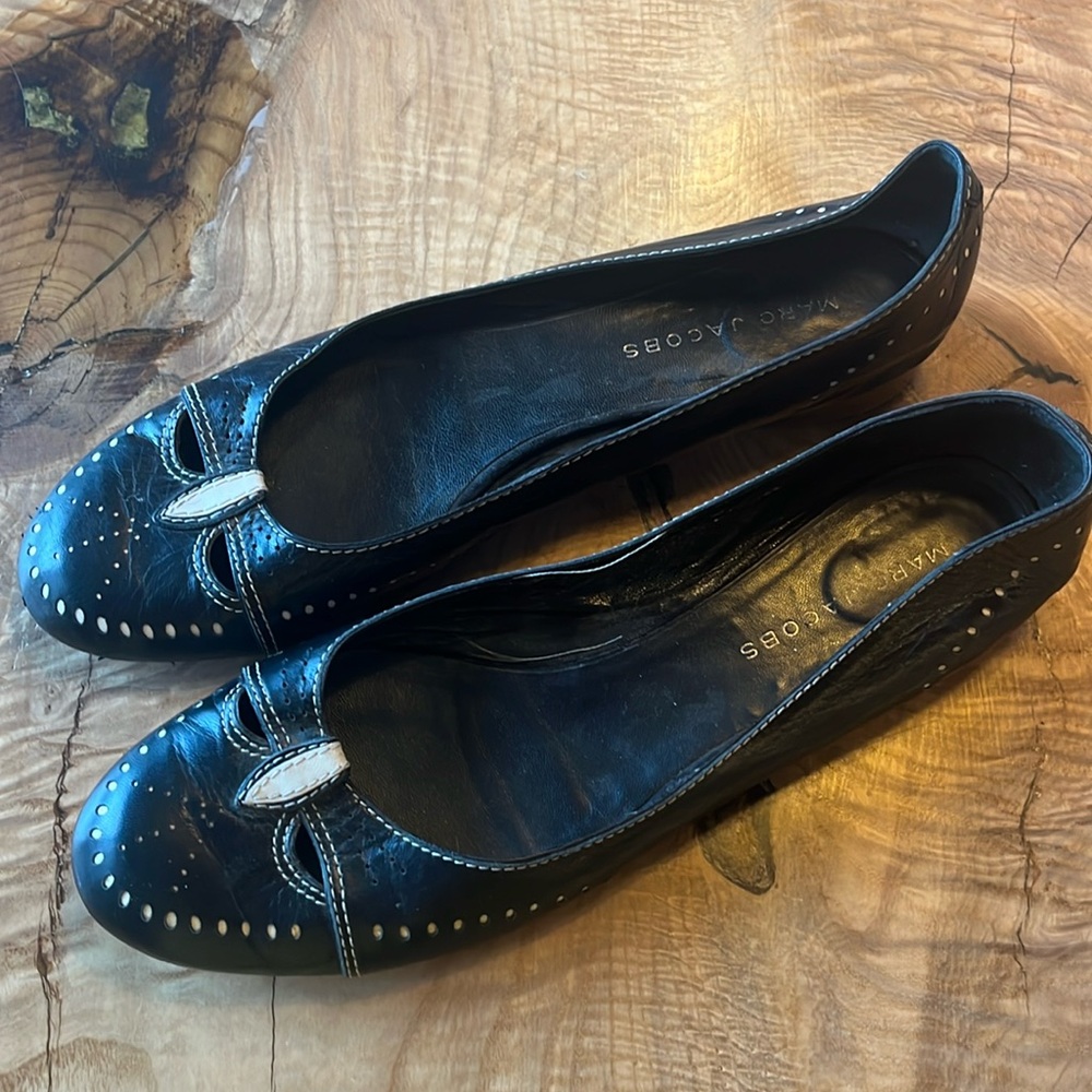 Marc Jacob’s ballet flats. Black Leather with white stitching and detailing.